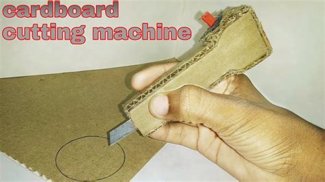 handheld machine to cut cardboards